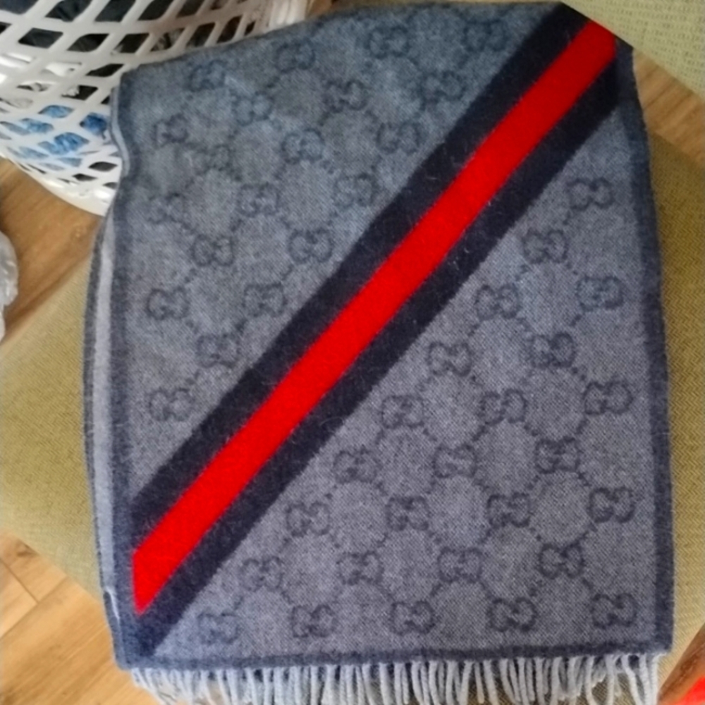 Gucci Gray and Red Men's Scarf